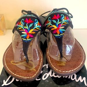 Sam Edelman Geri Black Floral Embroidery Sandal NWT - Size 5